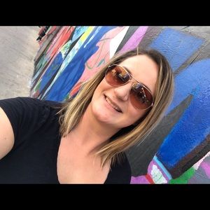 Meet your Posher, Melissa